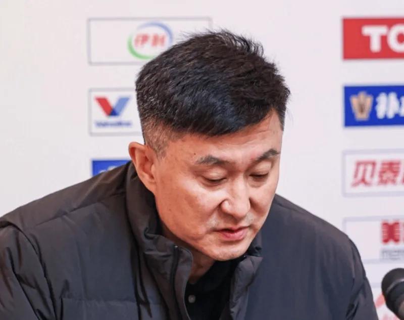 溃败上海发布会！杜锋直指攻守问题从自身找原因，萨姆纳强调太松