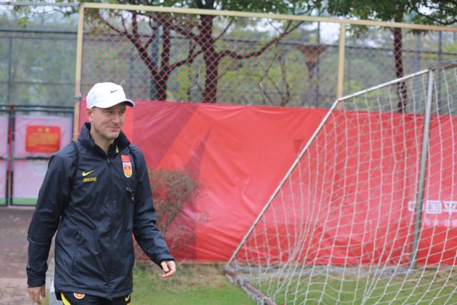 开云注册网址-亚运队新帅飞抵迪拜有备而来 扬科维奇交接后回国